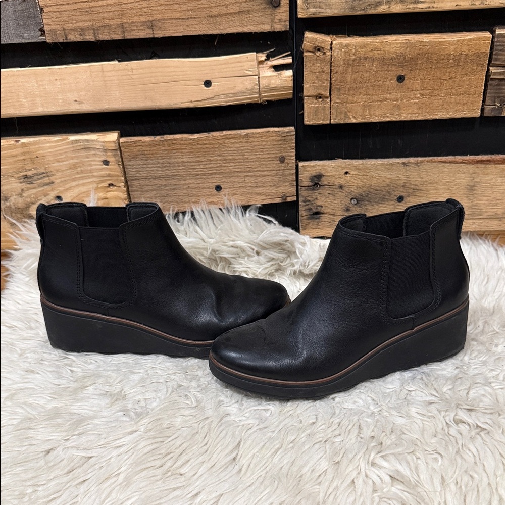 Clarks Black Mazy Tisbury Ankle Chelsea Boots Wedge Leather Women's Size 9.5 EUC